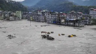 তীব্র বৃষ্টিতে বিপর্যস্ত ভারত, পাকিস্তান ও চীন